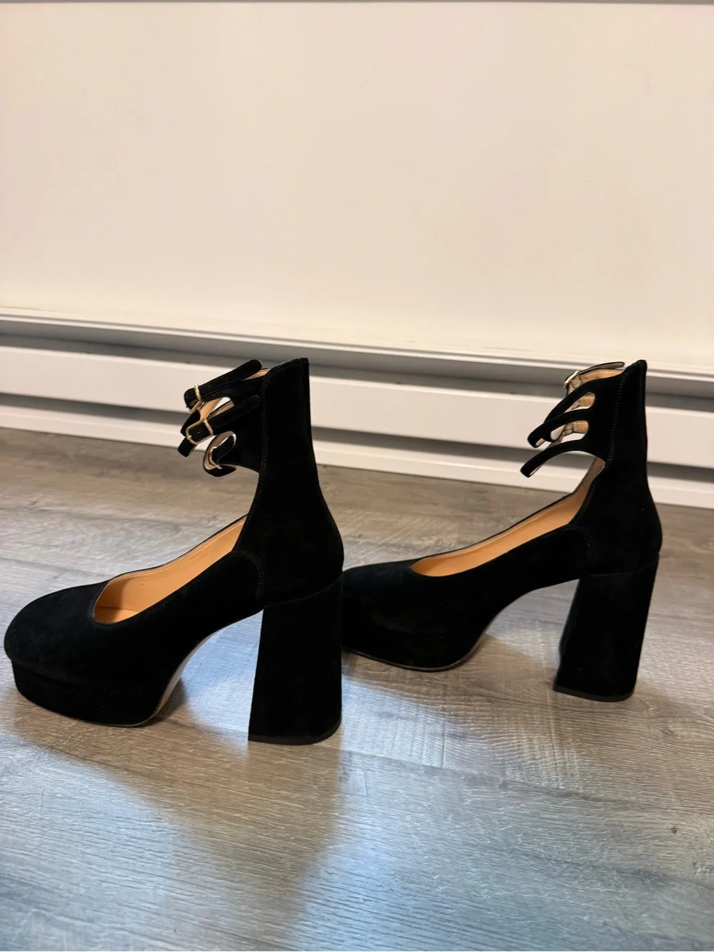 ✨ CHLOE Loti Suede Platform Block-Heel Pumps $1,350